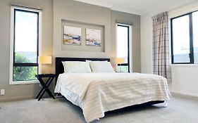 Modern，Spacious 5 Bedroom House In North Hamilton